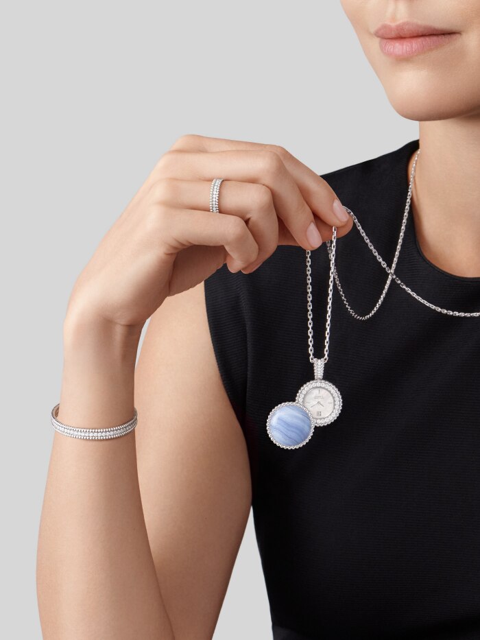Bracelet Manchette Charm Chic – vue 3